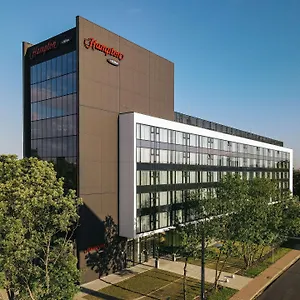 Hampton By Hilton Reduta מלון