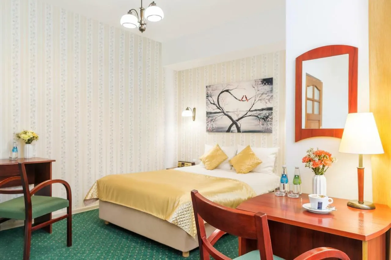 ***  Hotel Arkadia Varsovia Polonia